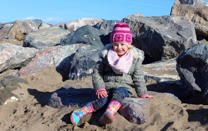 Share A Smile - Oh I Do Like To Be Beside The Seaside
