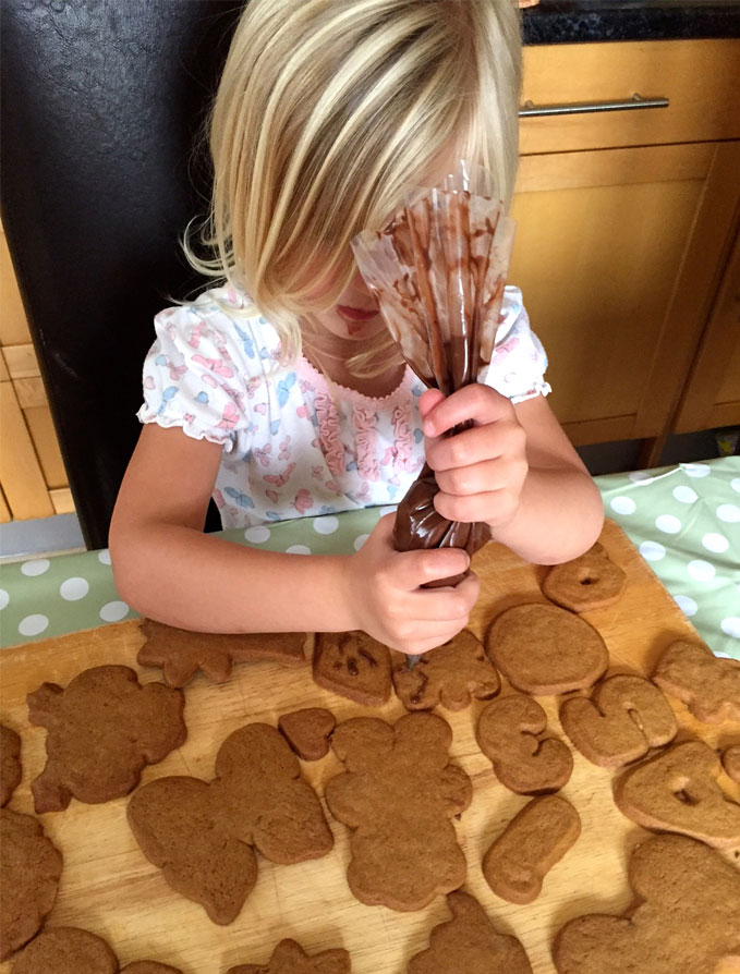 children icing biscuits
