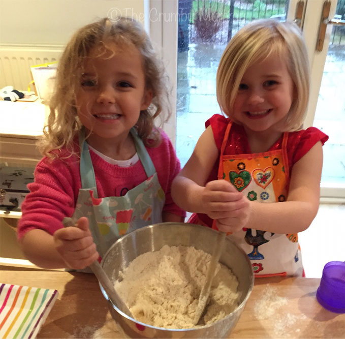 children baking biscuits