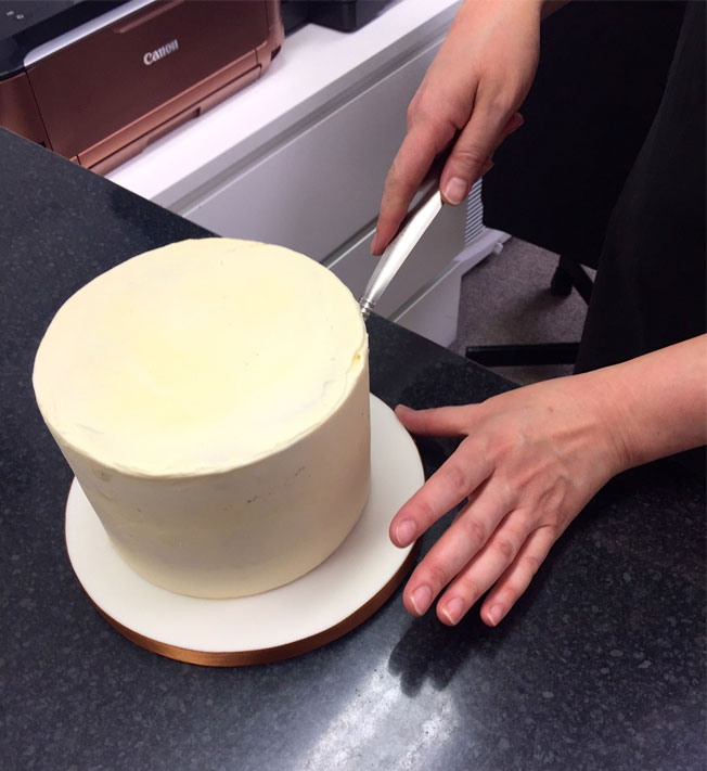 How To Move A Decorated Cake Onto A Cake Board